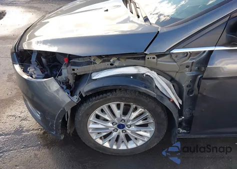 2016 Ford Focus Titanium z USA, uszkodzony, nr VIN 1FADP3N22GL254672